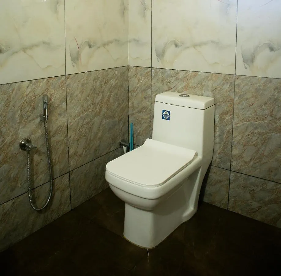 Salalah Enclave - 3 Ac Bedroom House At Vytilla, Kochi 度假居